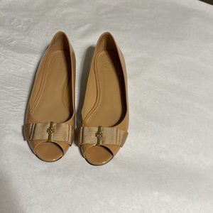 LIKE NEW TORY BRUSH PATENT LEATHER SIZE 7M WOMENS FLATS SHOES